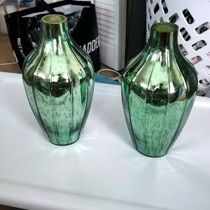 2 metallic green vase. No cracks or chips NWT
